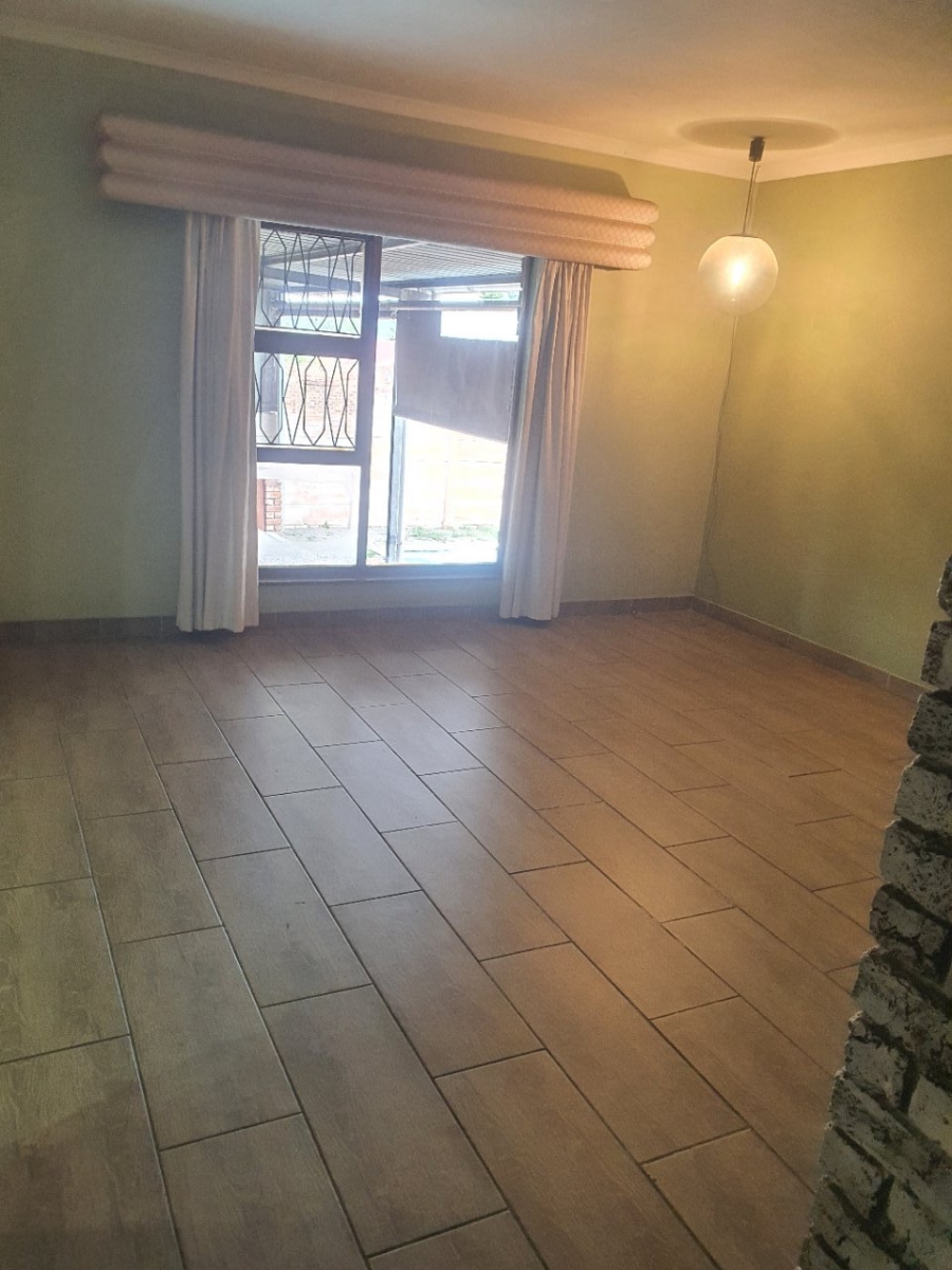 To Let 4 Bedroom Property for Rent in Azalea Park Eastern Cape